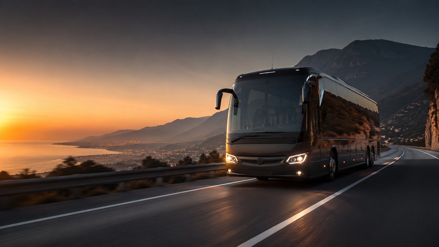 Reisebus bei Sonnenuntergang